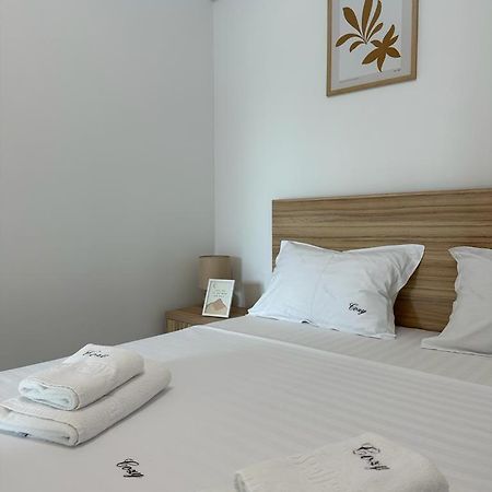 Cozy Holidays In Center Of Suceava Esplanada Exterior foto